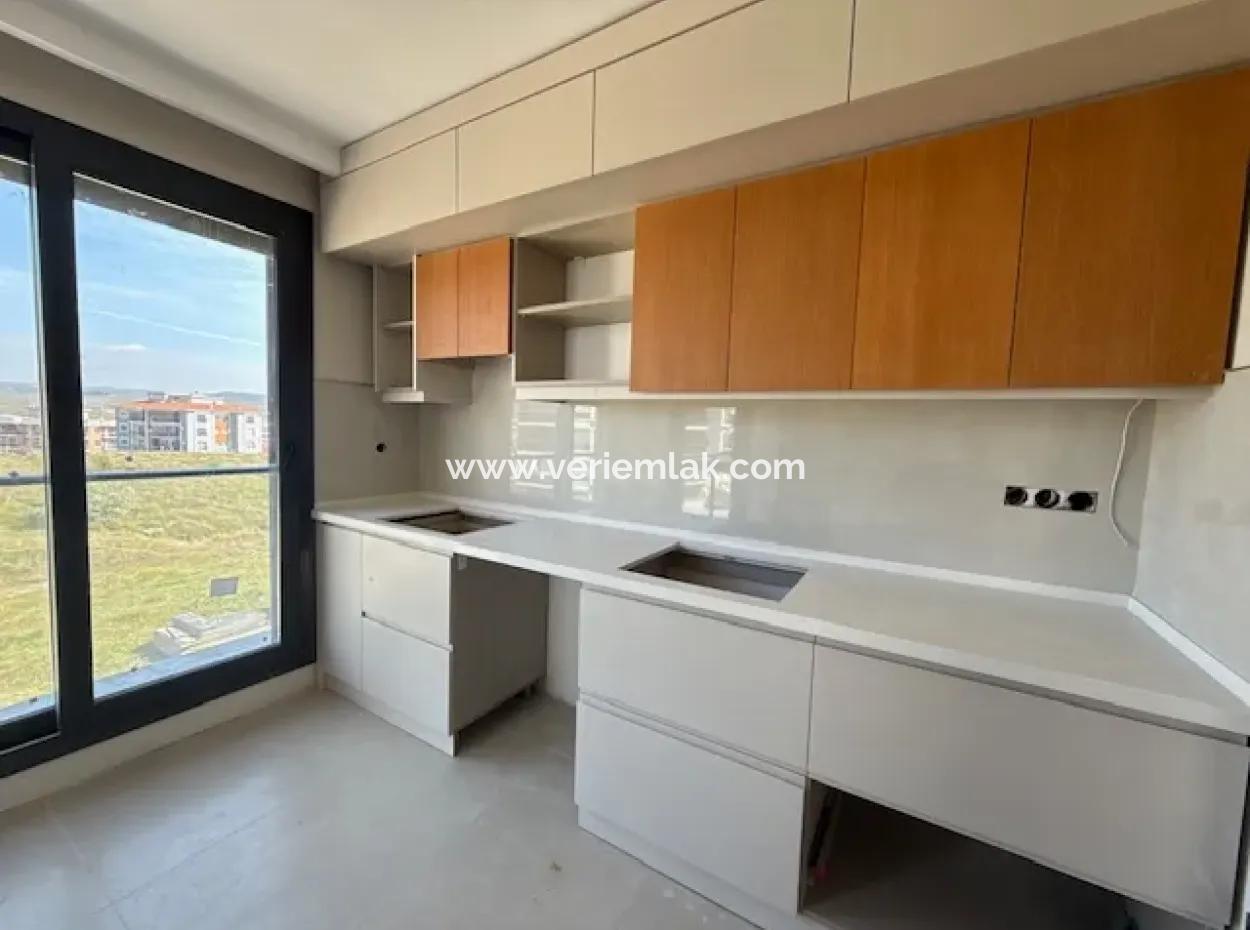 Seferihisar Camikebir’de Satılık 2+1 Şık Ve Modern Daire