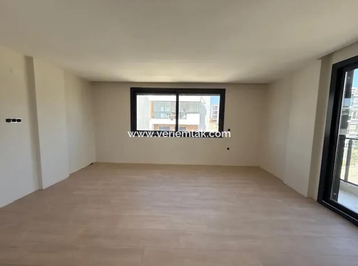 Seferihisar Camikebir’de Satılık 2+1 Şık Ve Modern Daire