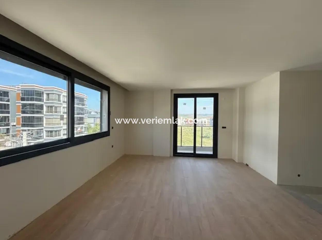 Seferihisar Camikebir’de Satılık 2+1 Şık Ve Modern Daire