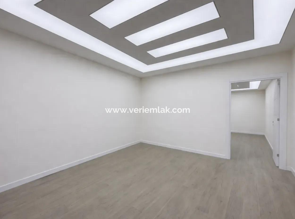 Seferihisar Pazaryeri’nde Merkezi Konumda, Genç Binada Satılık 2+1 Daire