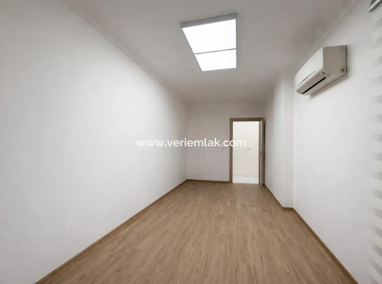 Seferihisar Pazaryeri’nde Merkezi Konumda, Genç Binada Satılık 2+1 Daire