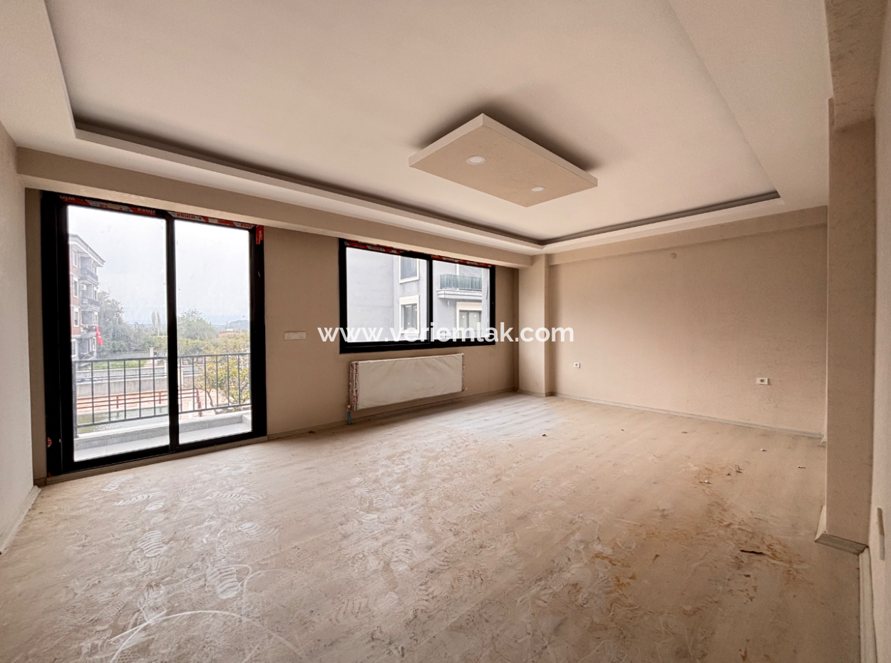 Seferihisar Havuzlu Site İçerisinde Kapalı Mutfak Satılık 3+1 Daire