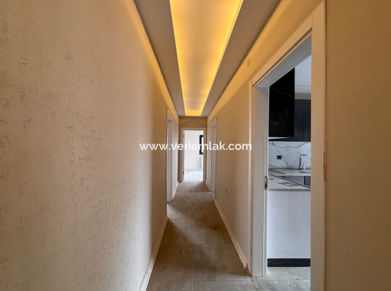 Seferihisar Havuzlu Site İçerisinde Kapalı Mutfak Satılık 3+1 Daire