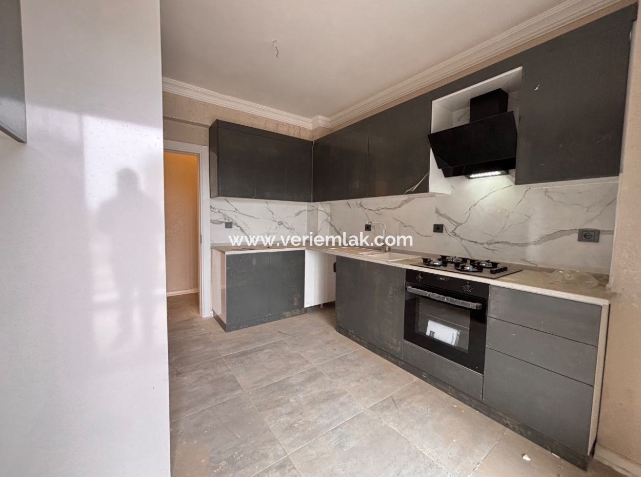 Seferihisar Havuzlu Site İçerisinde Kapalı Mutfak Satılık 3+1 Daire