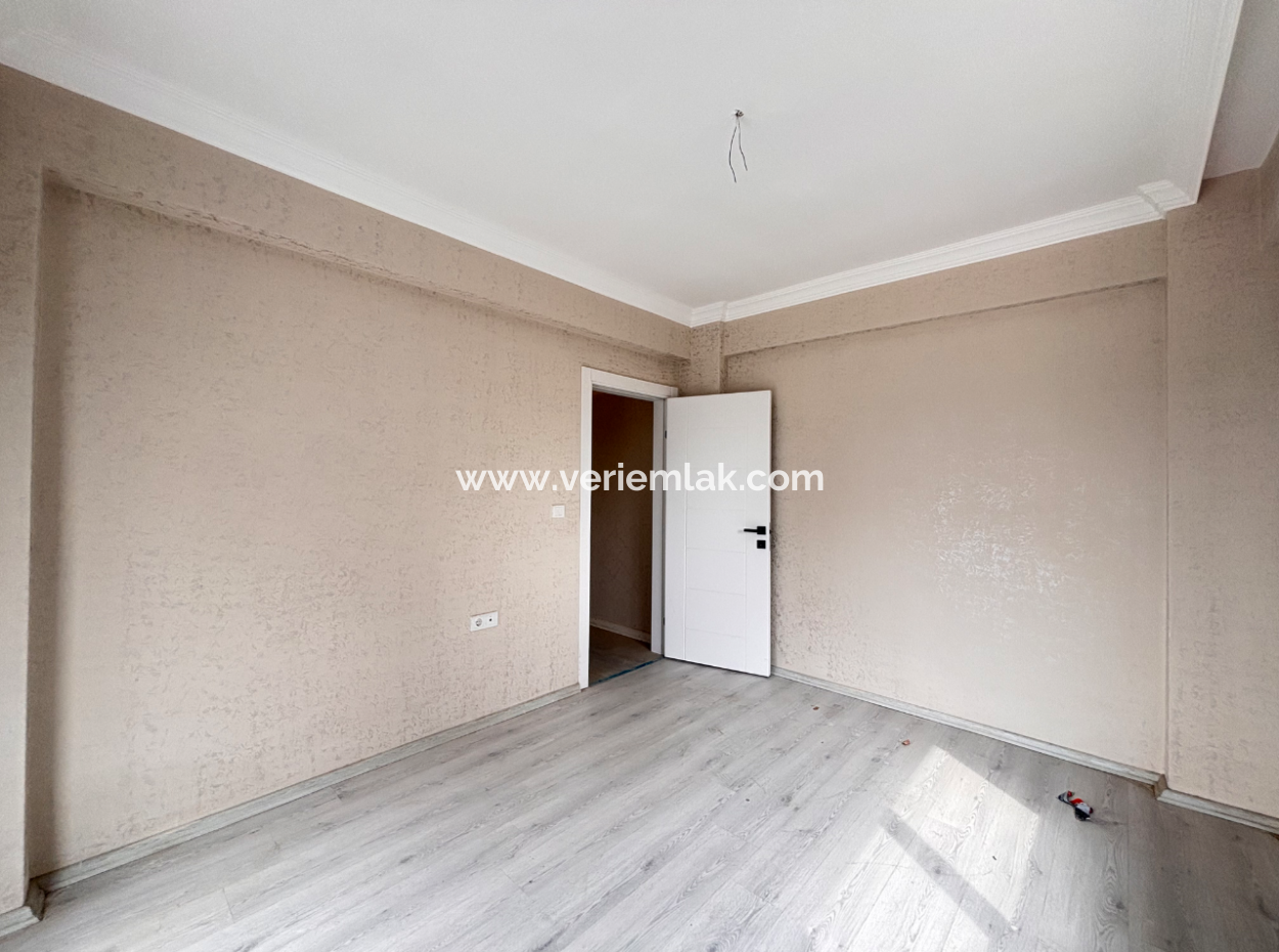 Seferihisar Havuzlu Site İçerisinde Kapalı Mutfak Satılık 3+1 Daire