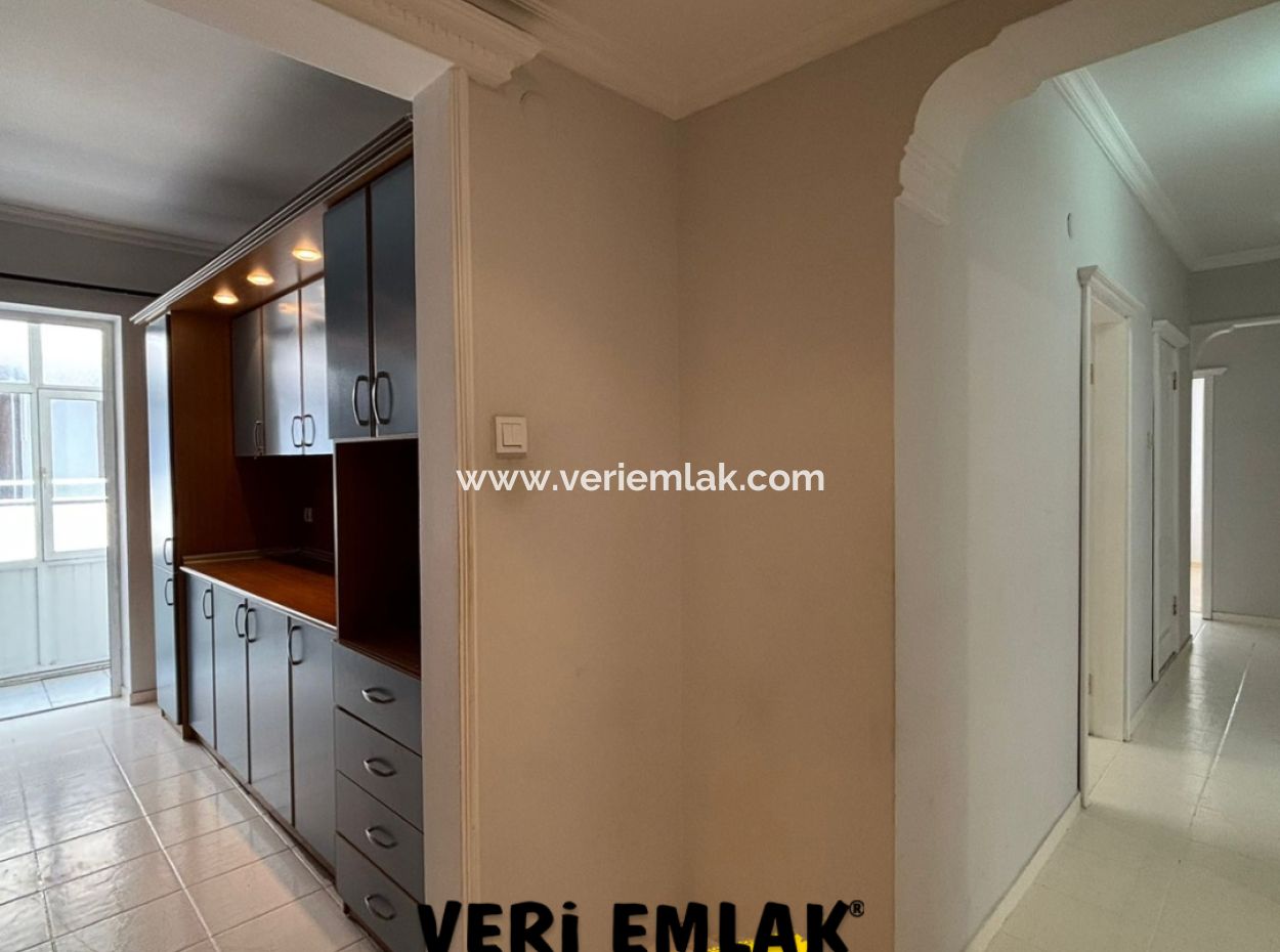 Alsancak Libas Yakını Otoparklı 2. Kat Kombili 3+1 Kiralık Daire!