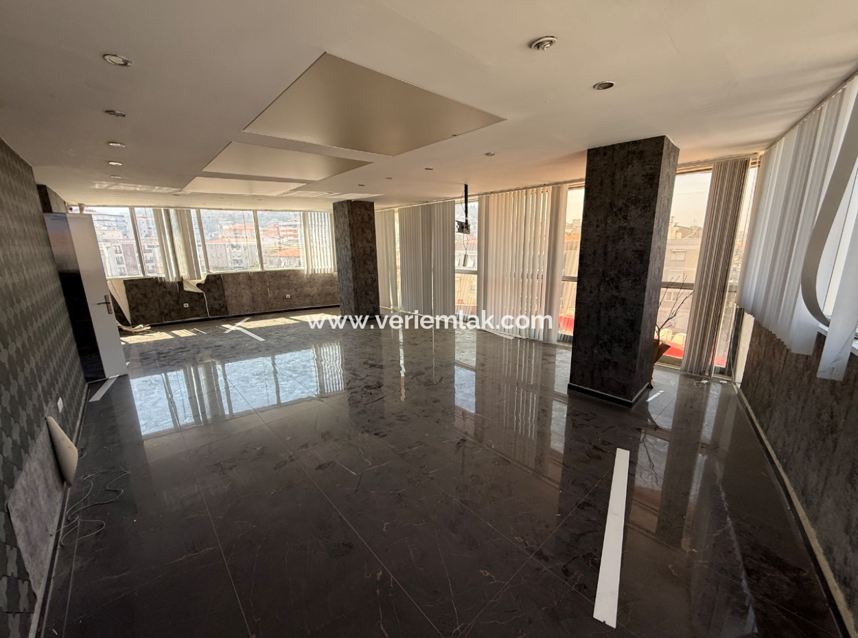 Narlıdere Mithatpaşa Caddesi Üzerinde Asansörlü Ofis/Büro
