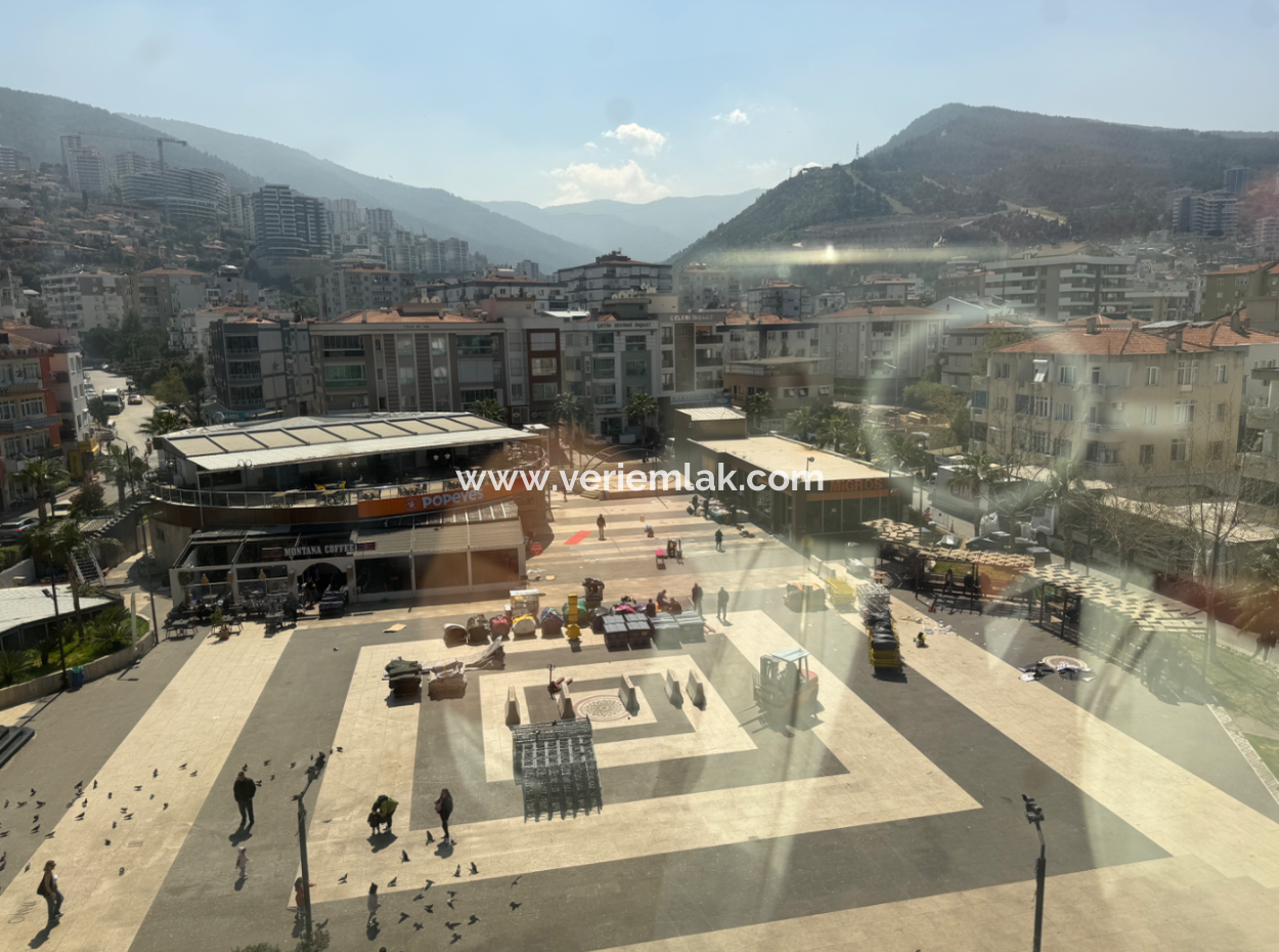 Narlıdere Mithatpaşa Caddesi Üzerinde Asansörlü Ofis/Büro