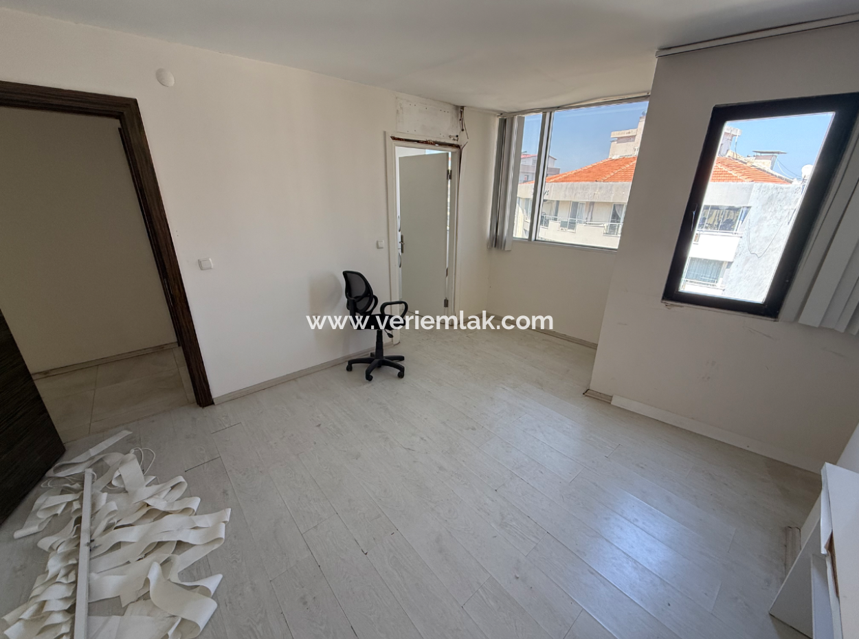 Narlıdere Mithatpaşa Caddesi Üzerinde Asansörlü Ofis/Büro