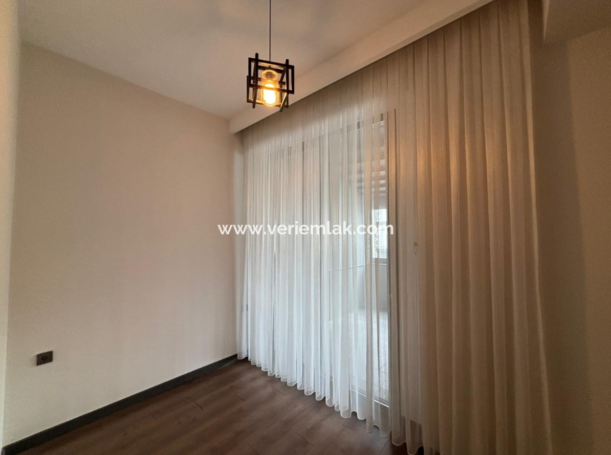 Bornova Yaşar Üniversitesi Yakını 80M2 2+1 Kış Bahçeli Lüks Kiralık Daire!