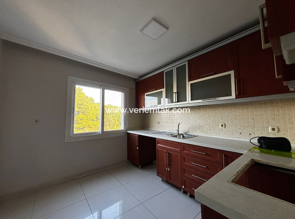 Alsancak Libasın Sokağında 3+1 5.Kat Önü Açık,Köşe Kiralık Lüks Daire