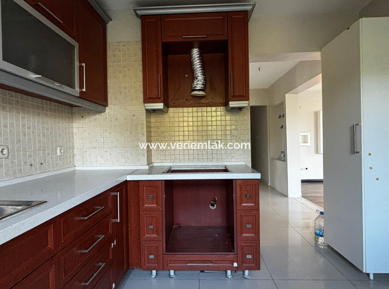 Alsancak Libasın Sokağında 3+1 5.Kat Önü Açık,Köşe Kiralık Lüks Daire