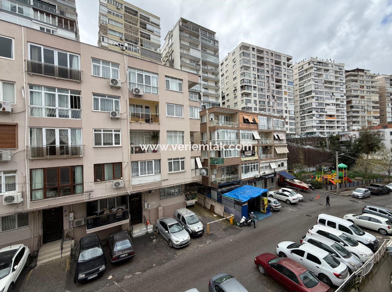 Göztepe Susuz Dede'de Full Tadilatlı Ara Kat Köşe