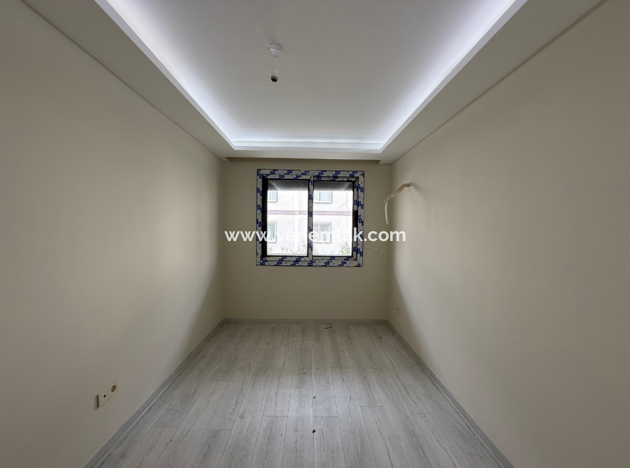 Seferihisar Nezih Sokakta Kapalı Mutfak Kiralık 2+1 Daire