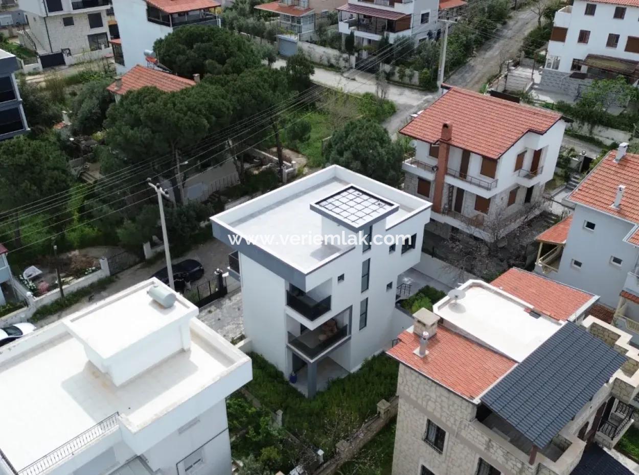 Akarca’da Denize 100 Metre Mesafede Sıfır Villa