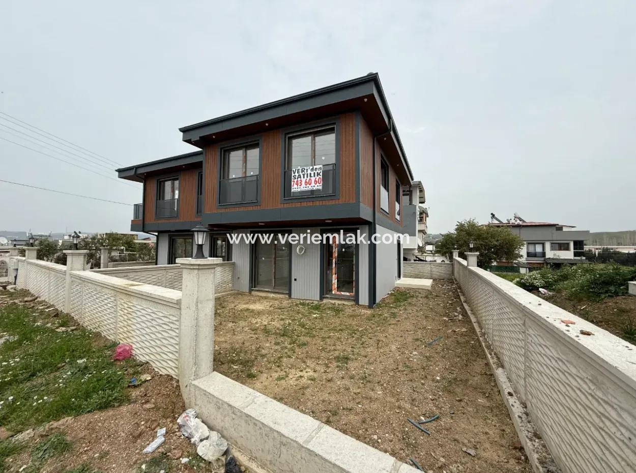 Seferihisar Tepecik’te Modern Mimarili Sıfır Villa