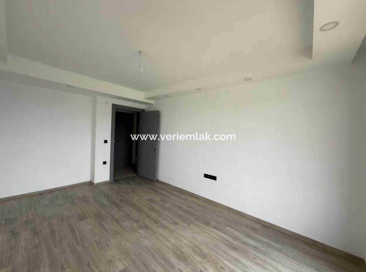 Seferihisar Tepecik’te Modern Mimarili Sıfır Villa