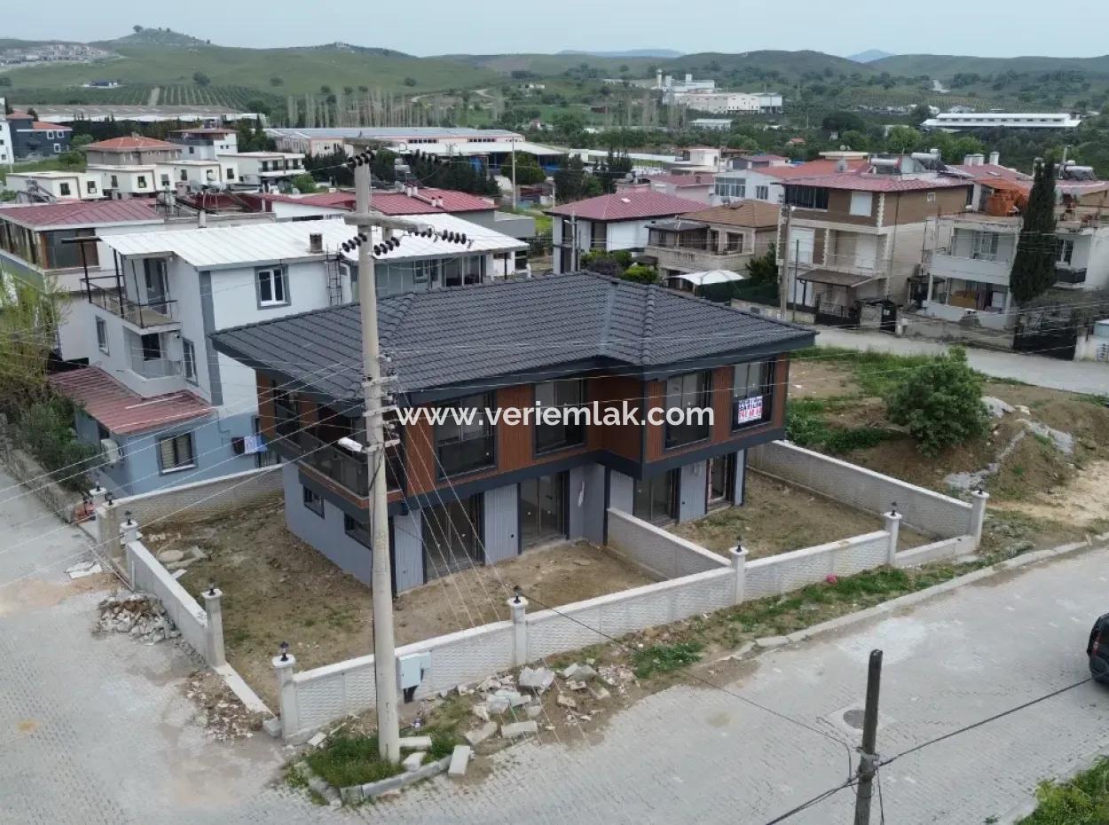 Seferihisar Tepecik’te Modern Mimarili Sıfır Villa