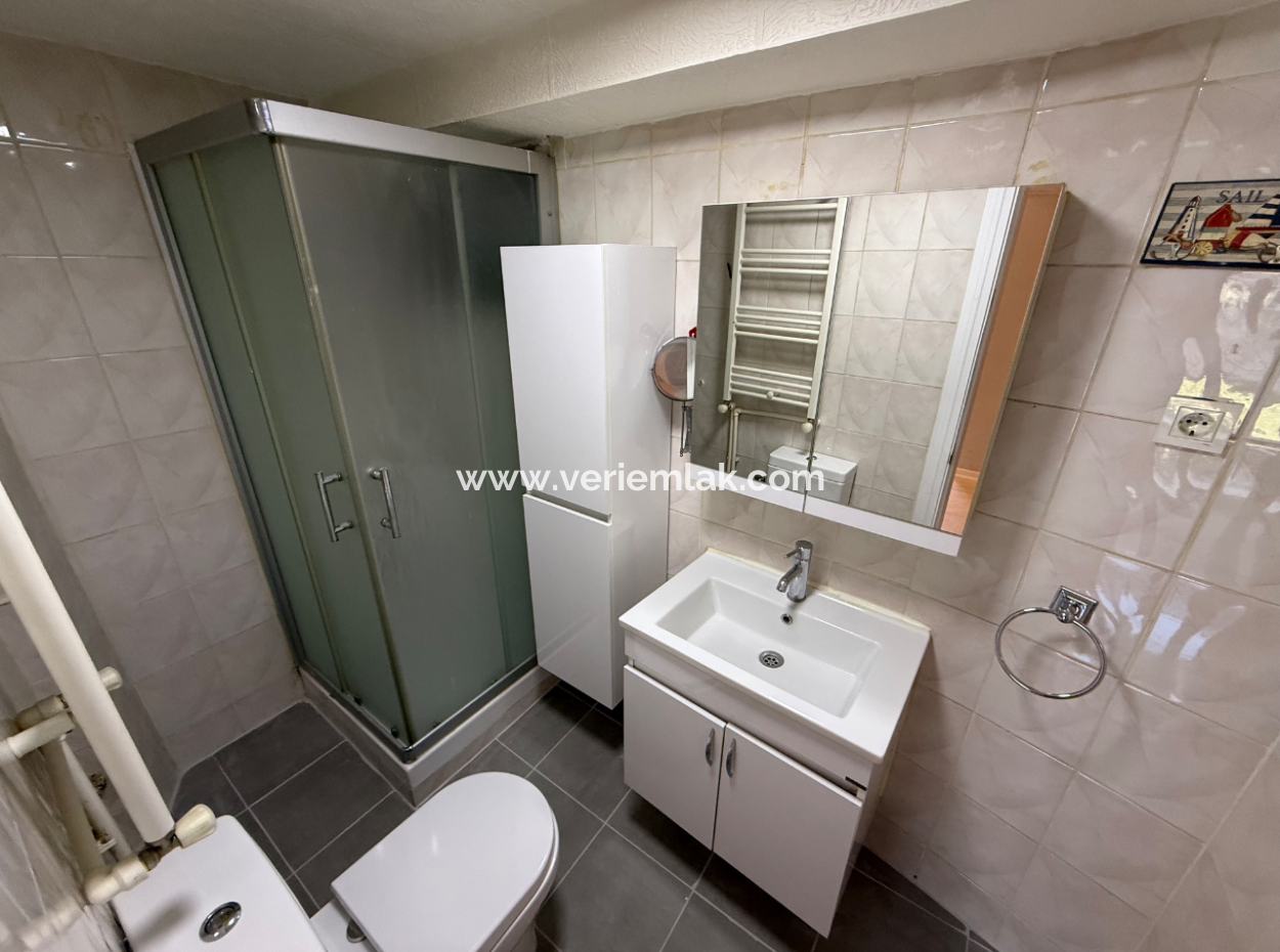 Göztepe'de Cadde Üzeri Full Tadilatlı Ara Kat Asansörlü Köşe