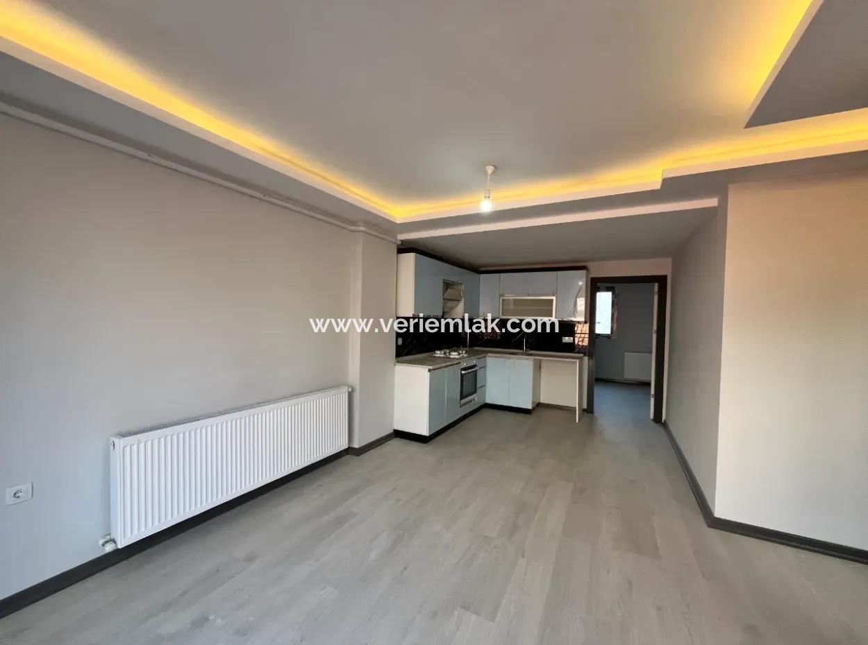 Seferihisar Hıdırlık Mahallesi’nde Satılık Sıfır 1+1 Teraslı Daire