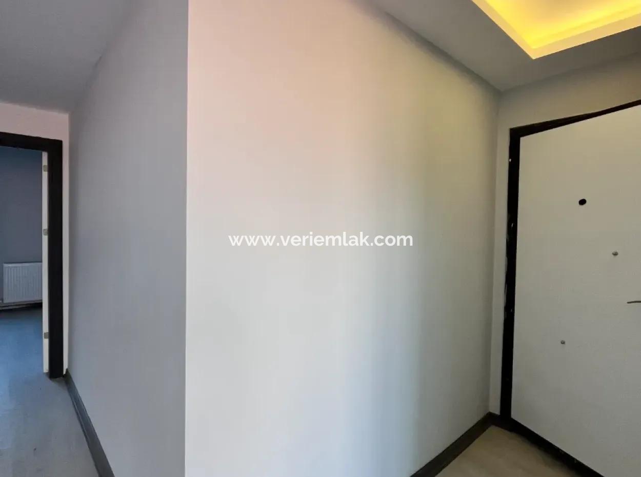 Seferihisar Hıdırlık Mahallesi’nde Satılık Sıfır 1+1 Teraslı Daire