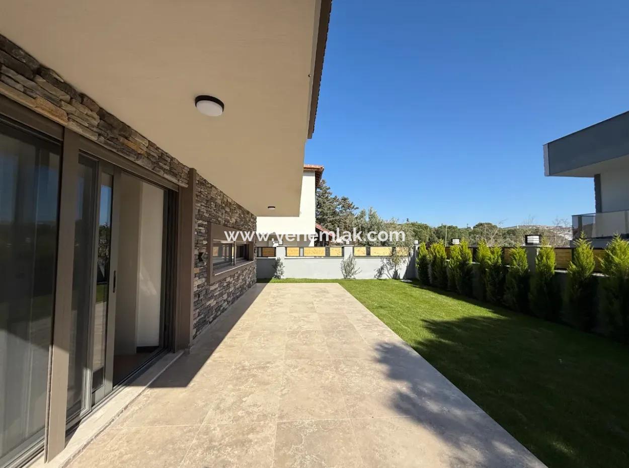 Seferihisar Akarca’da Denize Yürüme Mesafesinde Üst Segment Ultra Lüks Müstakil Villa