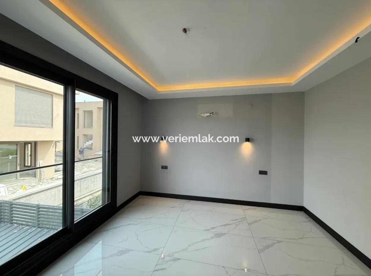 Seferihisar Bahçeşehir’de Malikaneler Bölgesinde Kiralık Müstakil Havuzlu Villa