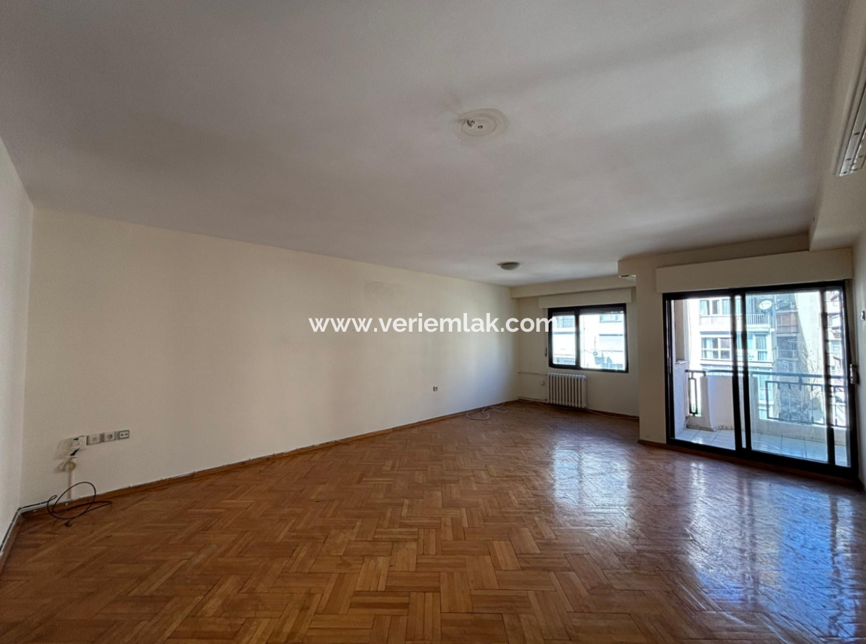 Alsancak Şair Eşref Bulvarında 3+1 115M2 Kiralık Daire!
