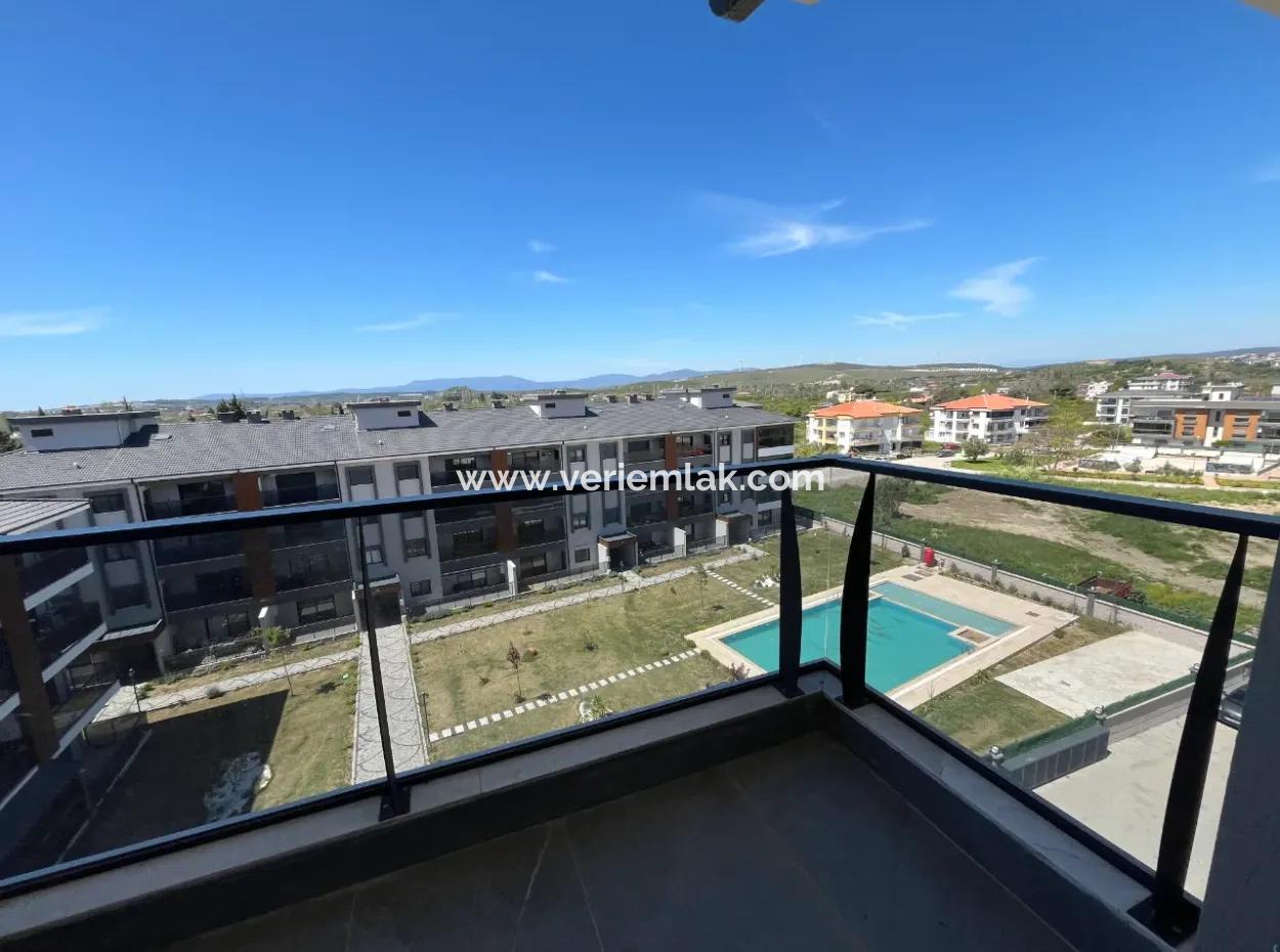 Seferihisar Kuşadası Yolu Üzerinde Kiralık Geniş 3+1 Daire