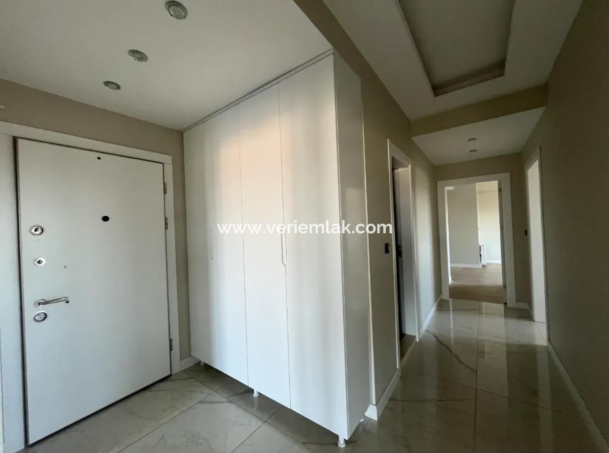 Seferihisar Kuşadası Yolu Üzerinde Kiralık Geniş 3+1 Daire