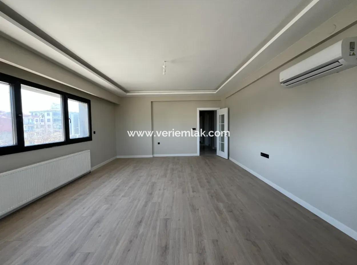 Seferihisar’da Merkeze Yakın Kiralık Geniş 3+1 Daire