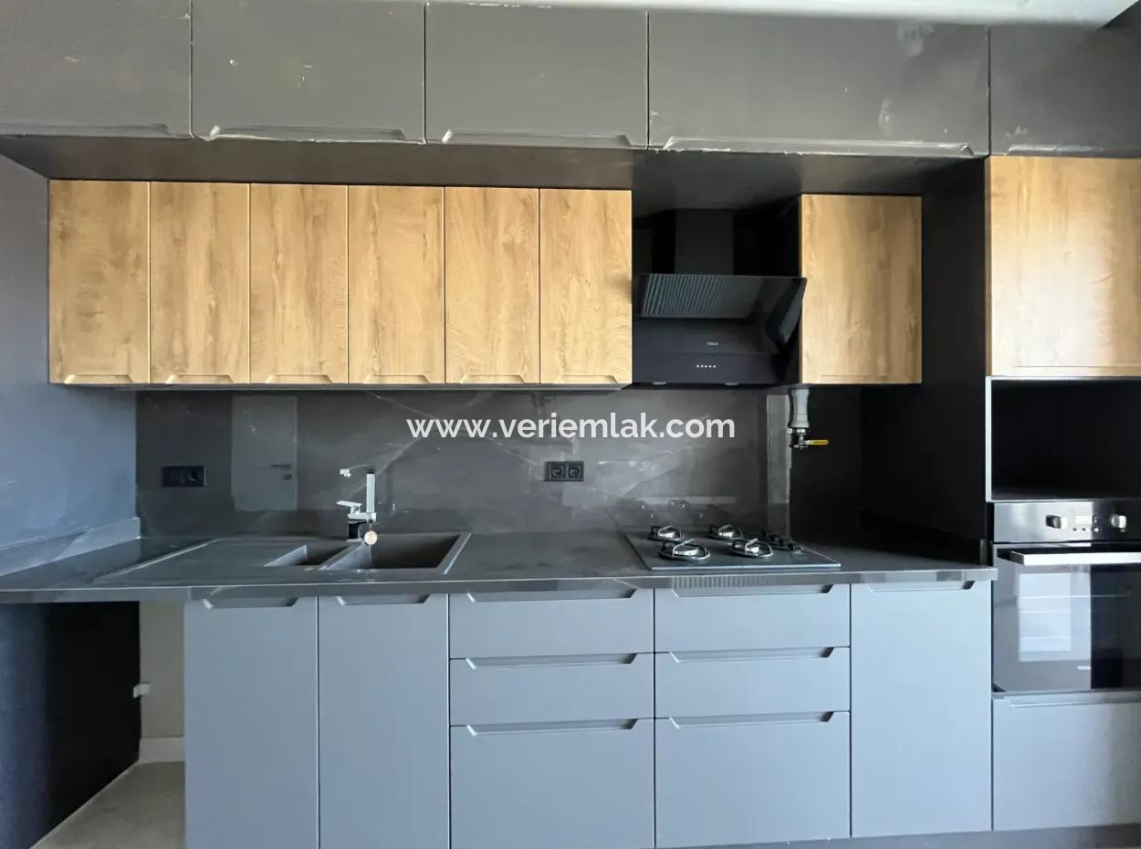 Seferihisar’da Merkeze Yakın Kiralık Geniş 3+1 Daire