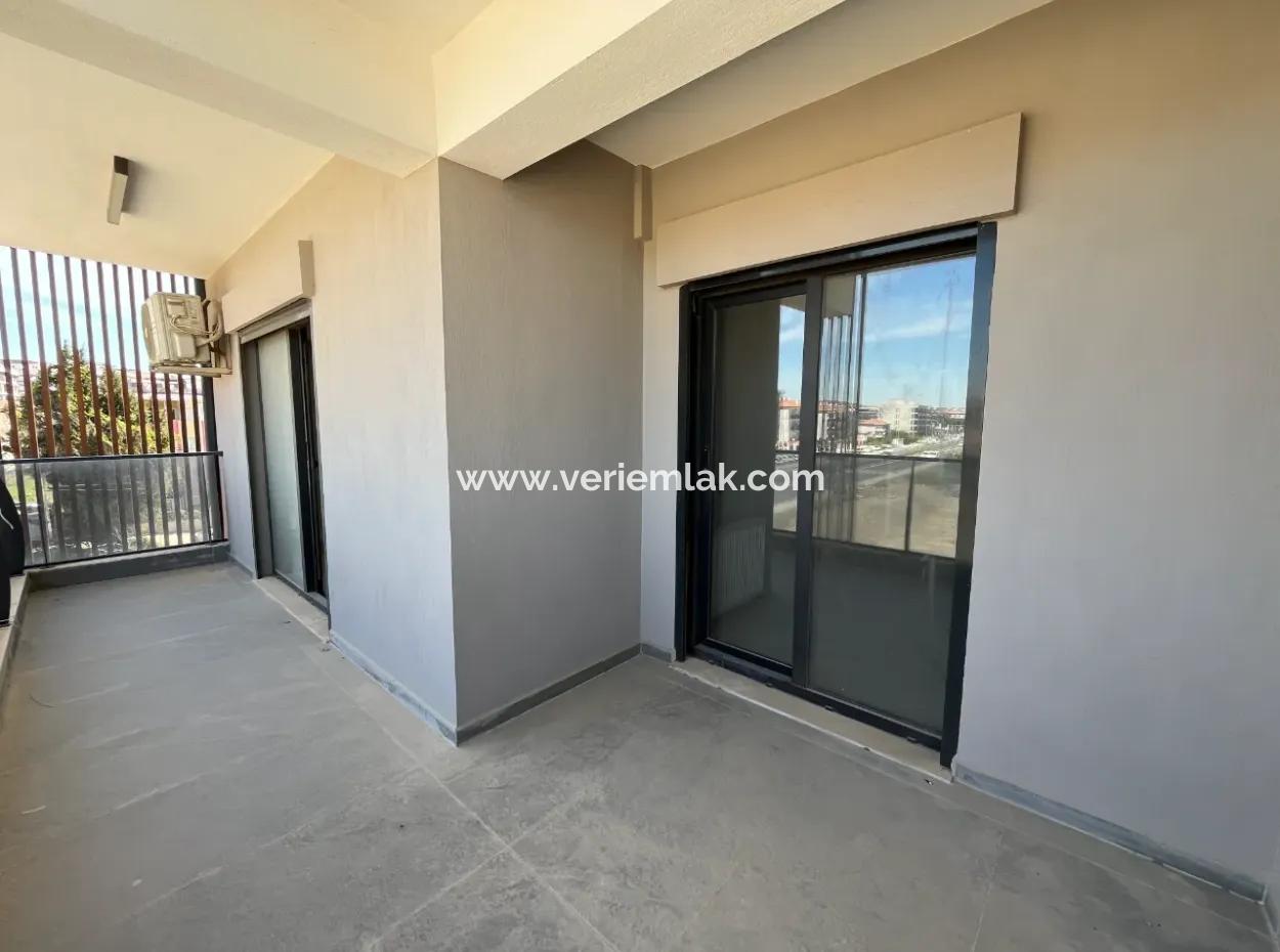 Seferihisar’da Merkeze Yakın Kiralık Geniş 3+1 Daire