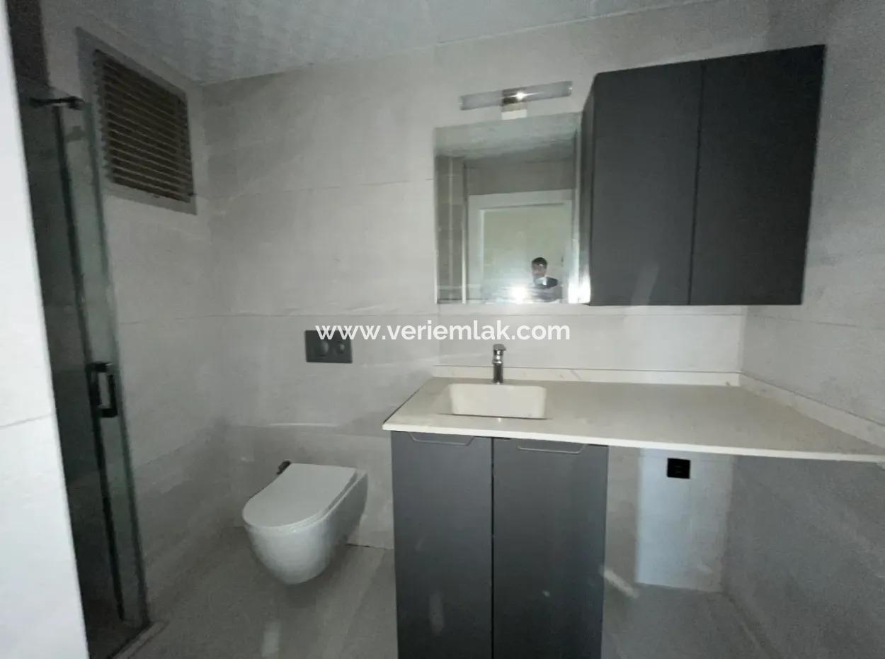 Seferihisar’da Merkeze Yakın Kiralık Geniş 3+1 Daire