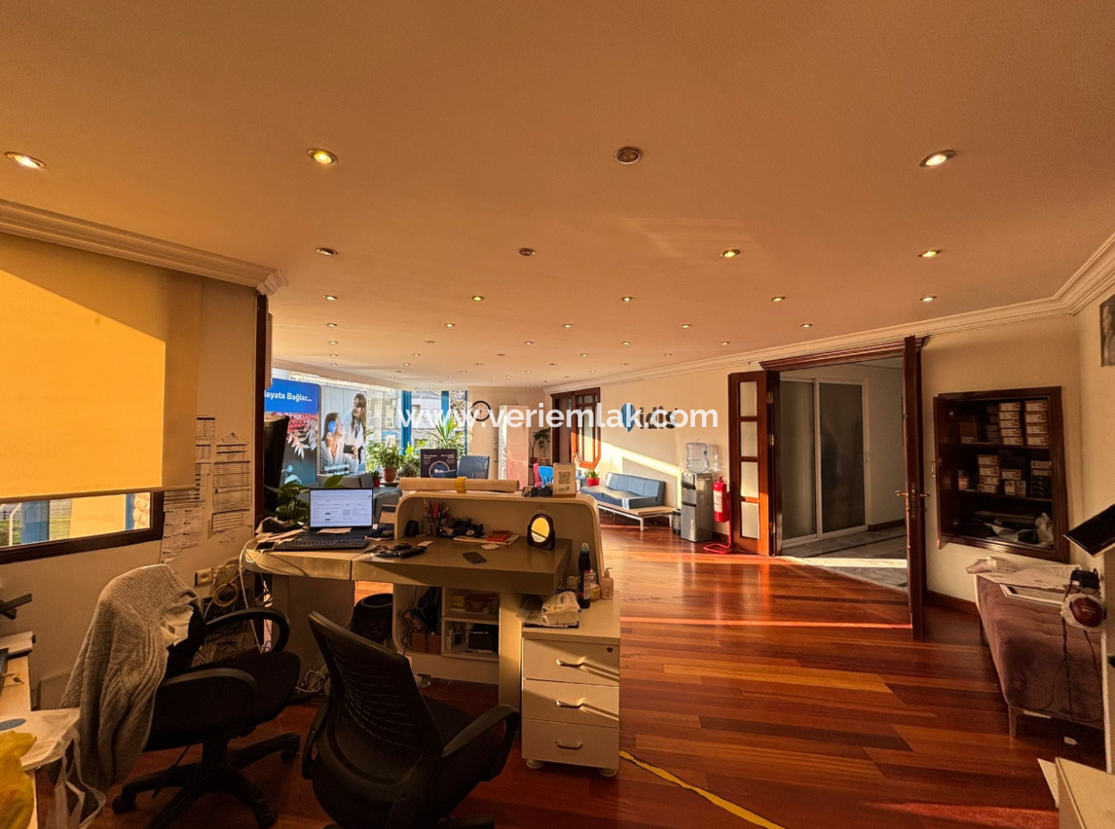 Alsancak Şair Eşref’te 1.Kat 4+1 Köşe,Tabela Hakimiyetli İş Yeri