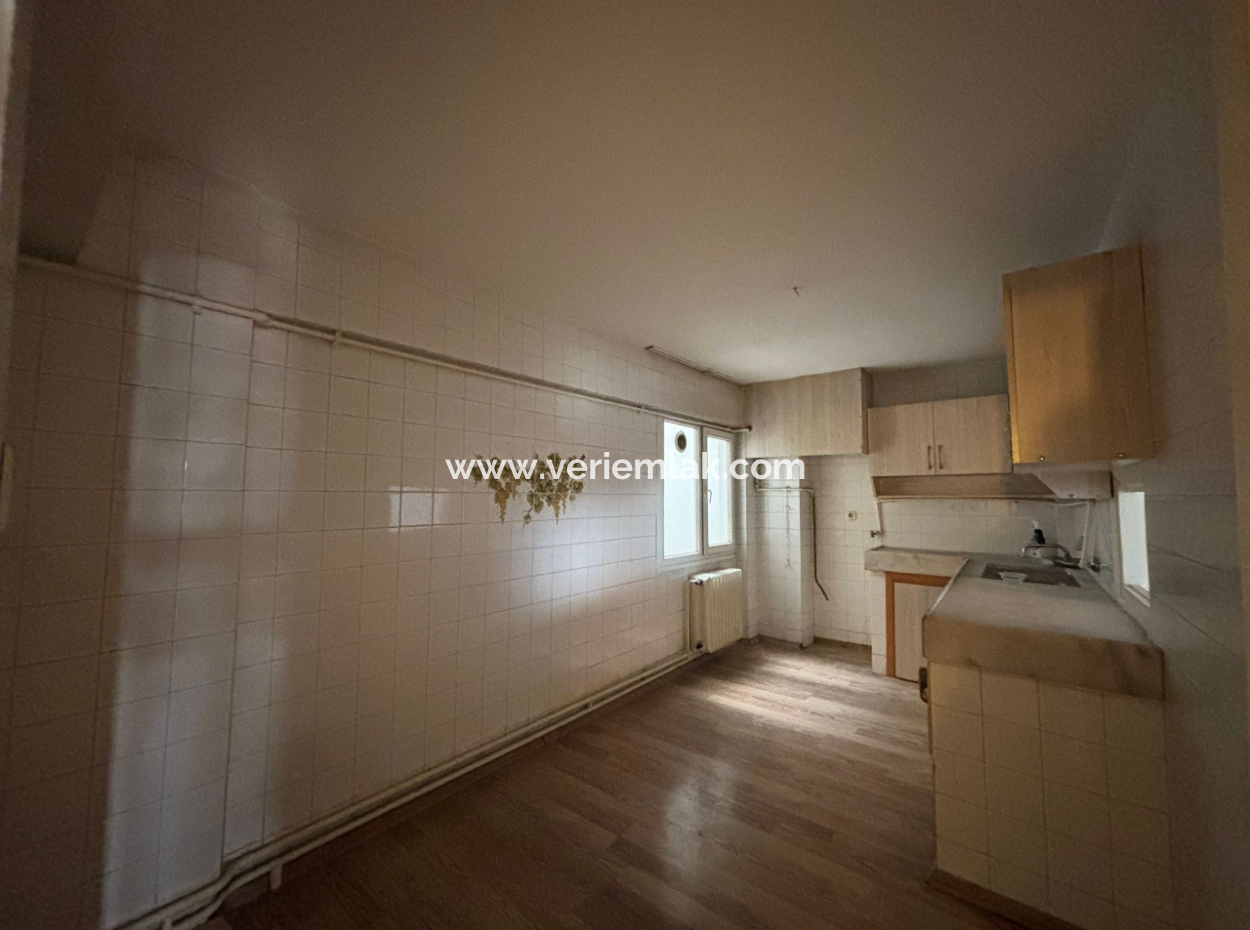 Alsancak Trt Binası Yakını 3+1 140M2 Doğalgazlı Kiralık Daire