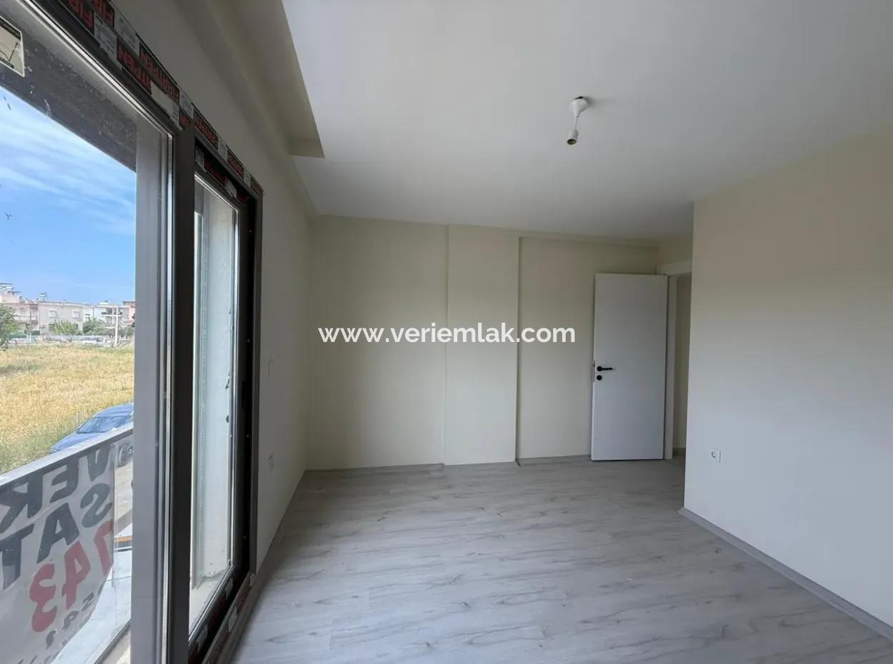 Seferihisar Tepecik’te Bahçeli, Verandalı, Sıfır Kiralık Villa