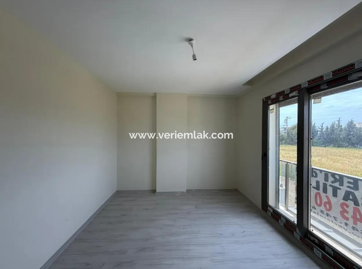 Seferihisar Tepecik’te Bahçeli, Verandalı, Sıfır Kiralık Villa