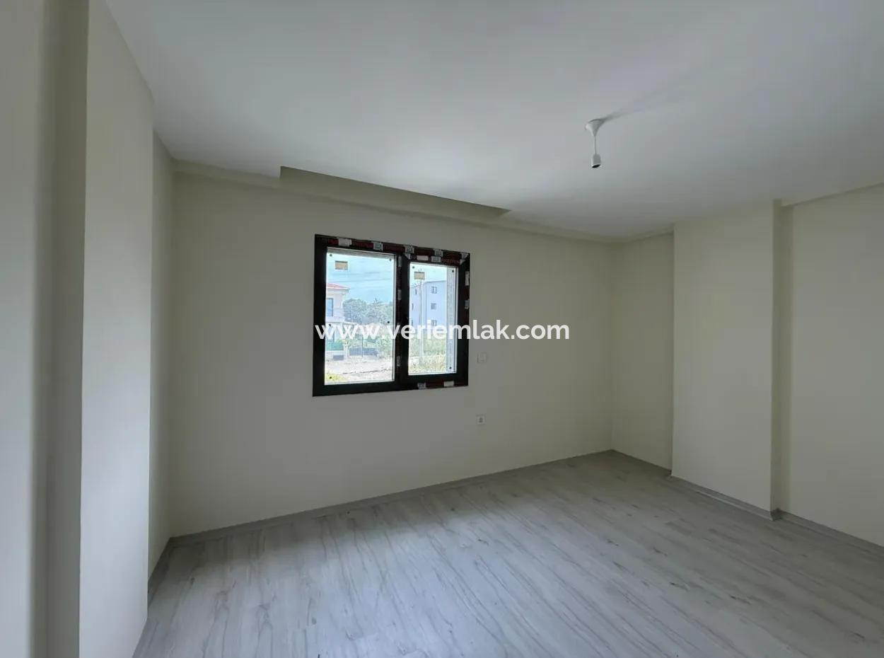 Seferihisar Tepecik’te Bahçeli, Verandalı, Sıfır Kiralık Villa