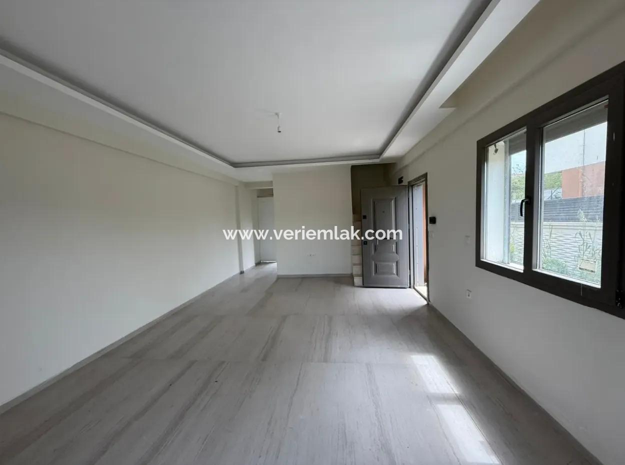 Seferihisar Tepecik’te Bahçeli, Verandalı, Sıfır Kiralık Villa