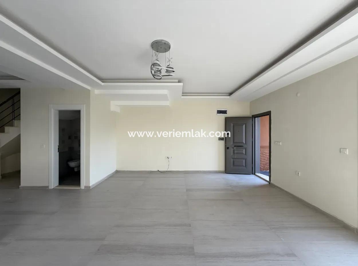 Seferihisar Tepecik Mahallesi’nde Bahçeli • Verandalı • Yerden Isıtmalı Sıfır Kiralık Geniş Villa