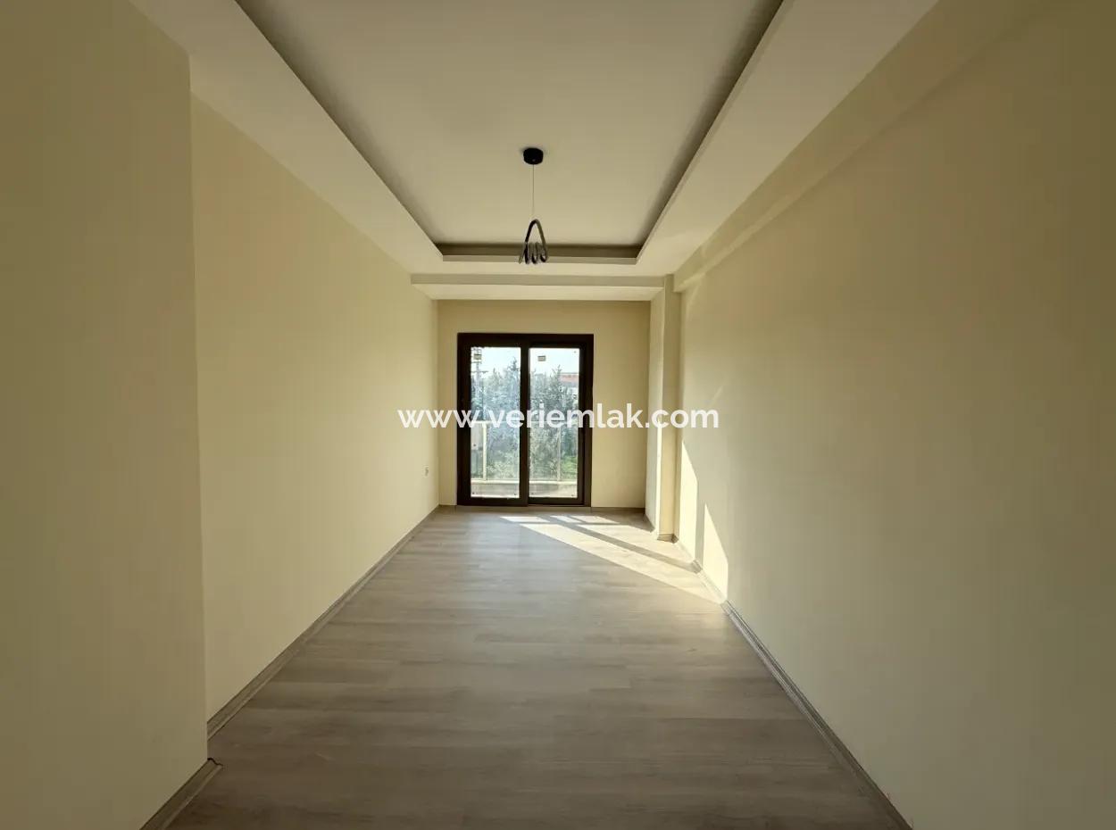 Seferihisar Tepecik Mahallesi’nde Bahçeli • Verandalı • Yerden Isıtmalı Sıfır Kiralık Geniş Villa