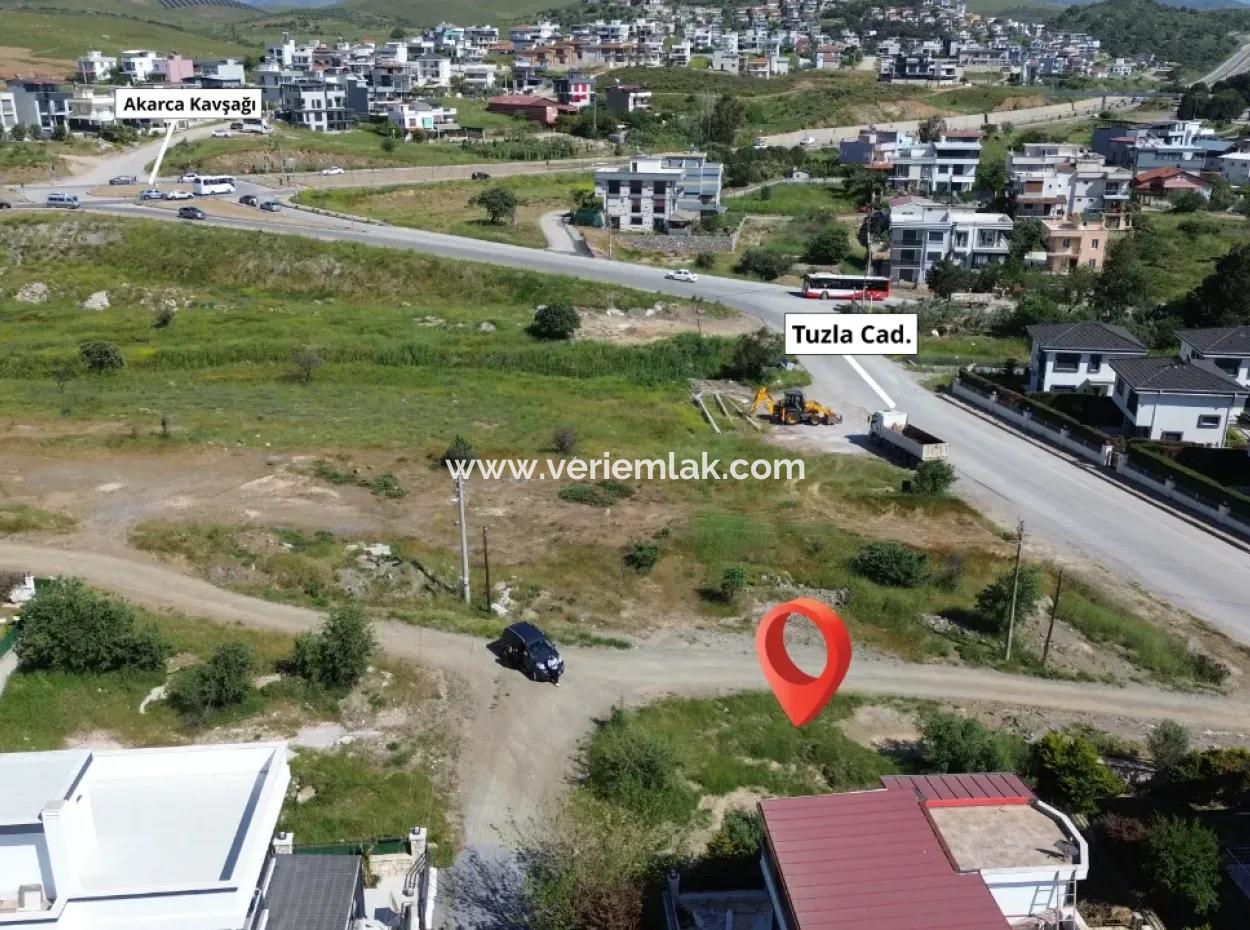 Seferihisar Akarca’da Köşe Konumda Denize Yürüme Mesafesinde Villa İmarlı Satılık Arsa