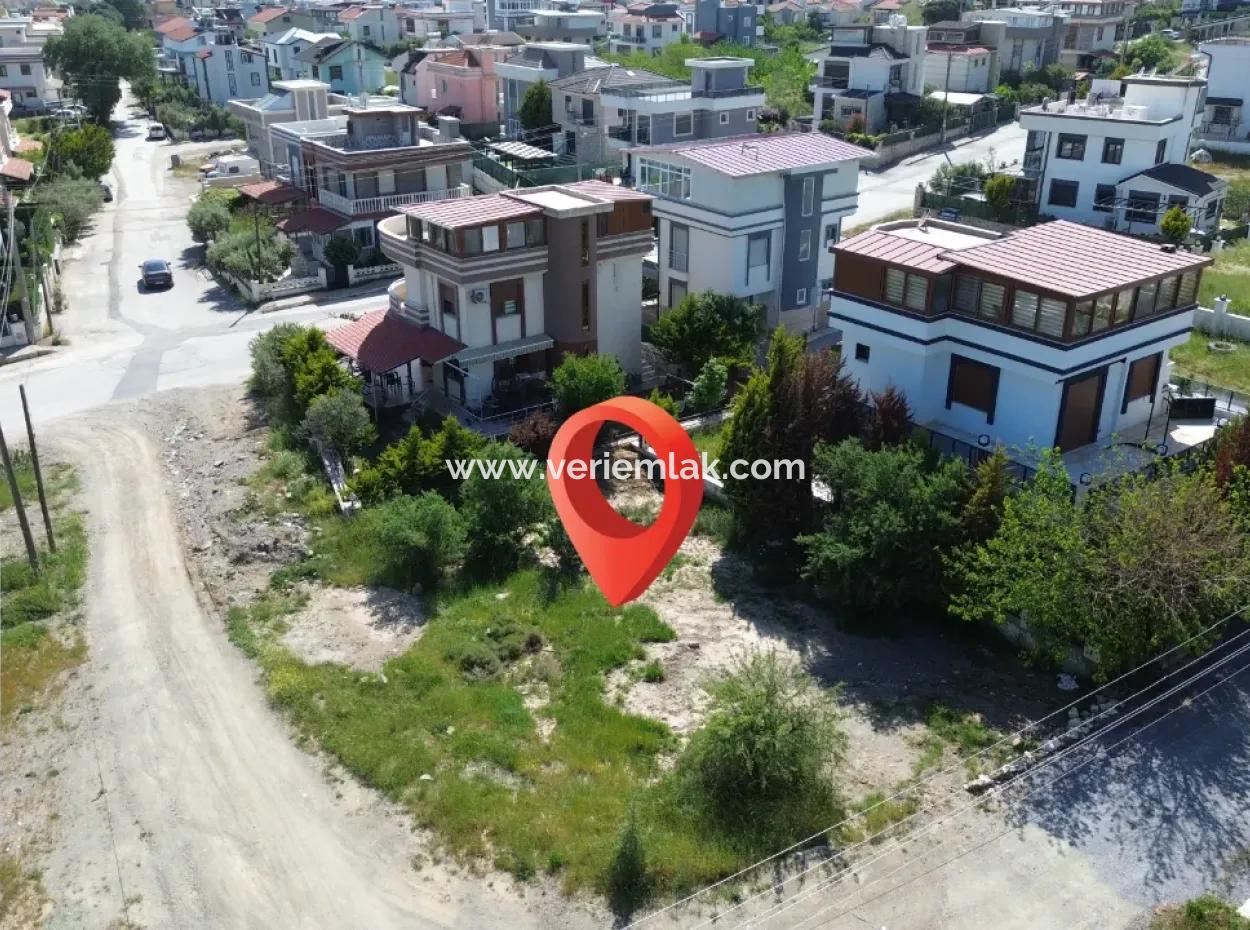Seferihisar Akarca’da Köşe Konumda Denize Yürüme Mesafesinde Villa İmarlı Satılık Arsa