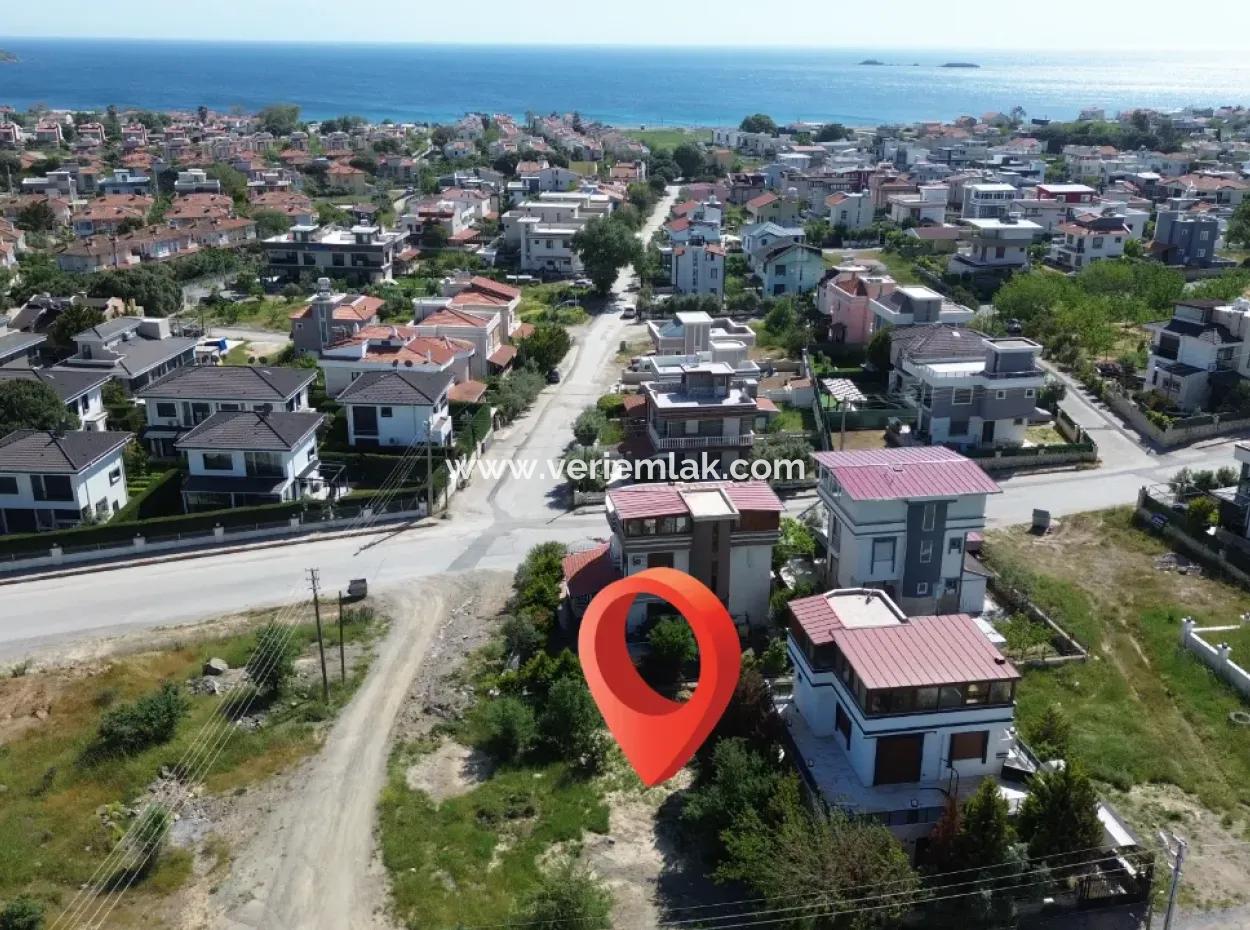 Seferihisar Akarca’da Köşe Konumda Denize Yürüme Mesafesinde Villa İmarlı Satılık Arsa