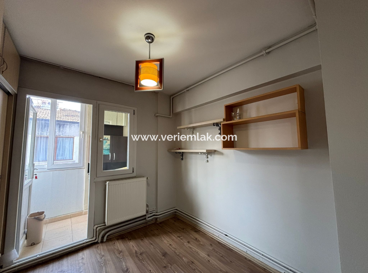 Alsancak Fuar Yakını 3+1 3.Kat Doğalgazlı Bakımlı Kiralık Daire!