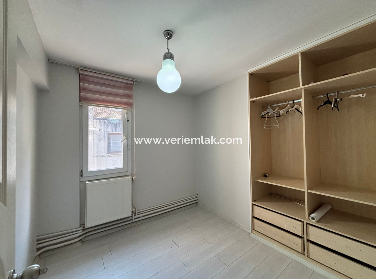 Alsancak Fuar Yakını 3+1 3.Kat Doğalgazlı Bakımlı Kiralık Daire!