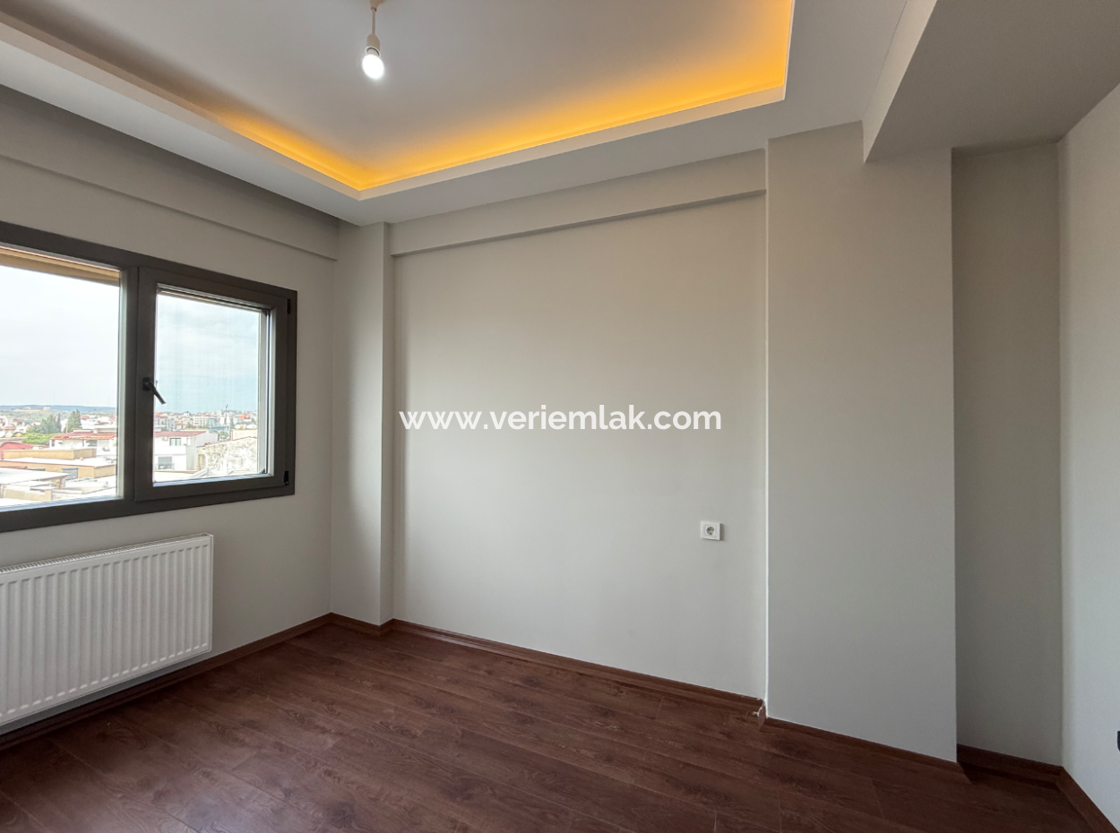 Seferihisar Şehir Merkezinde Modern 2+1 Satılık Daire