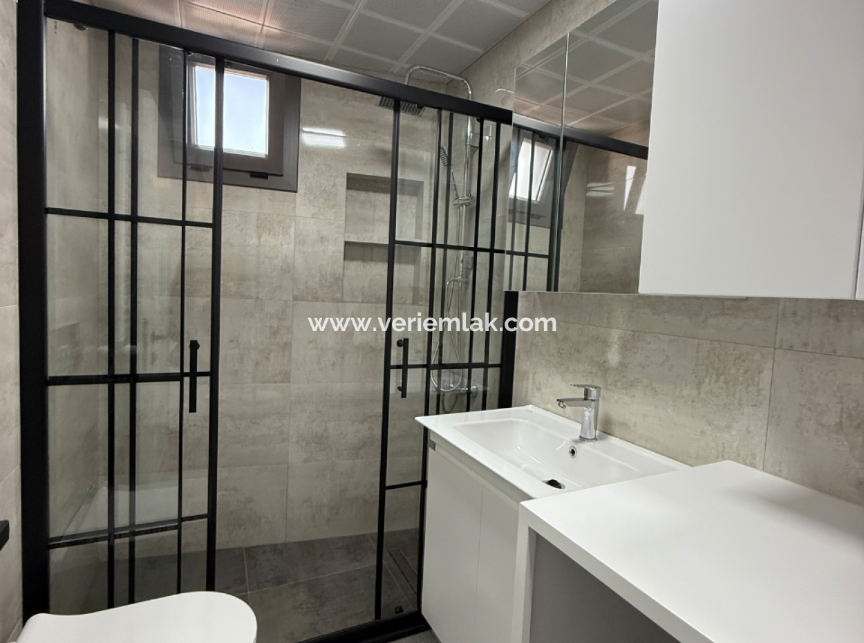 Seferihisar Şehir Merkezinde Modern 2+1 Satılık Daire