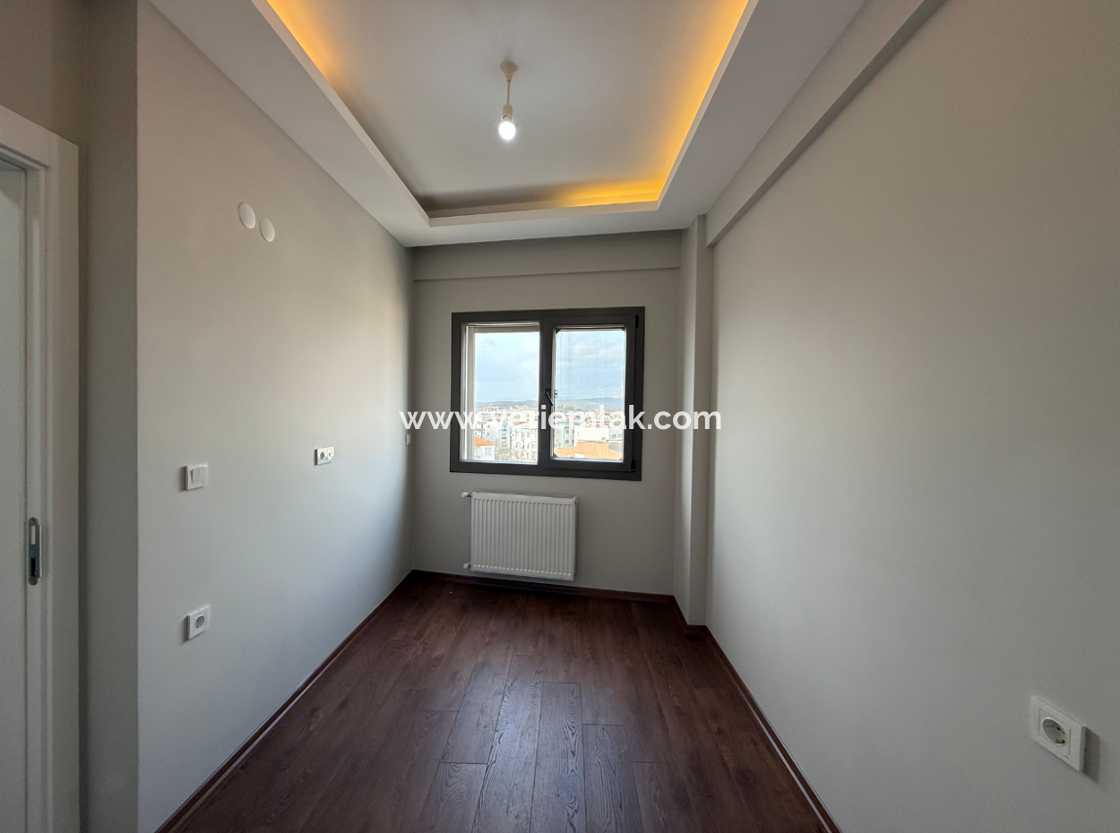 Seferihisar Şehir Merkezinde Modern 2+1 Satılık Daire